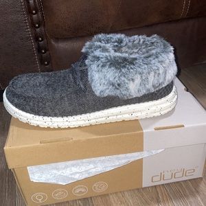 Size 8 Hey dudes worn once.